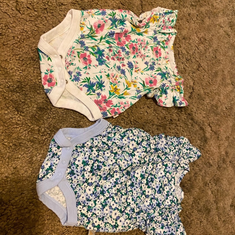 Baby Gap Floral Baby Onesies Set